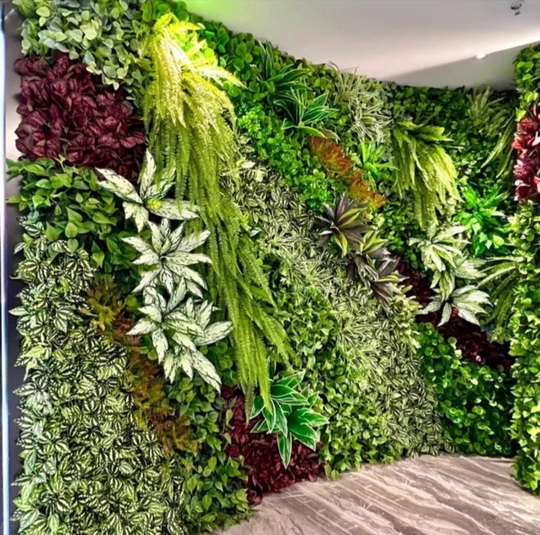 Artificial living plant wall