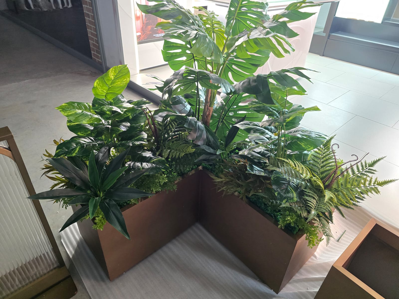Mixed artificial foliage planter